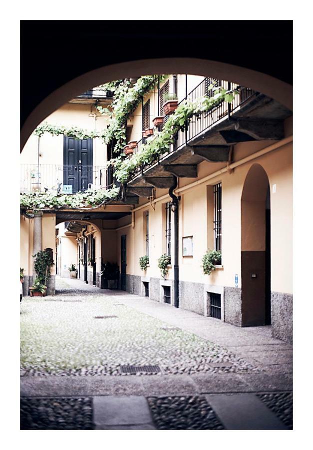 Taking A Walk In The Beating Heart Of Navigli Apartment Milan Exterior photo